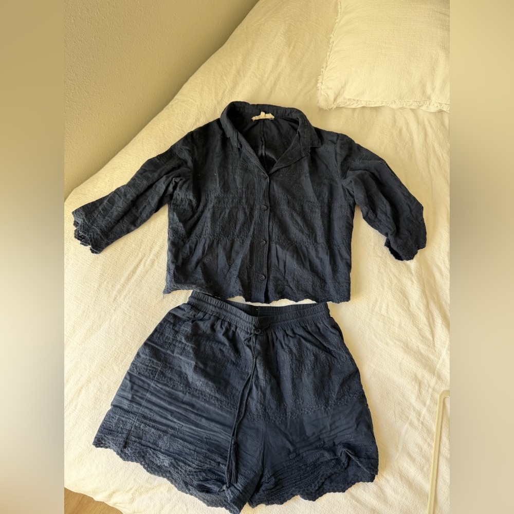 Solitaire Navy Embroidered Set